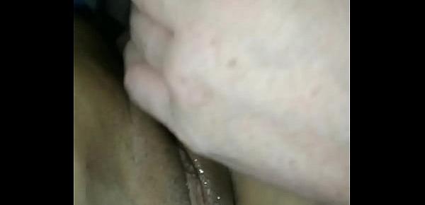 trendsle dejo que me meta solo la punta del pene en mi culo